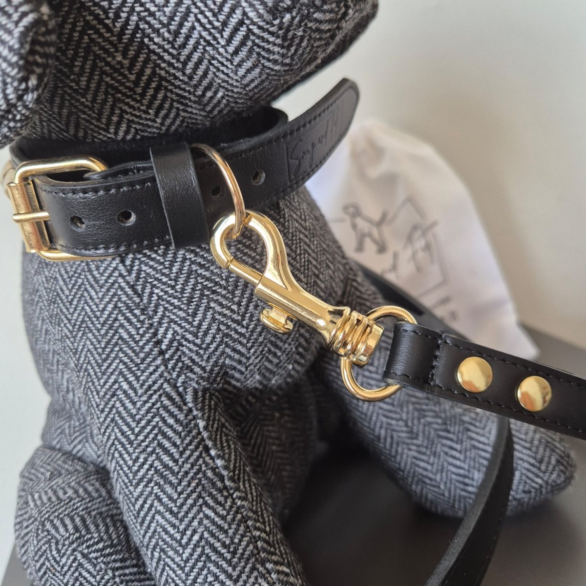 Guinzaglio per cani Snugandfit VeraPelle NERO e ORO - immagine 6